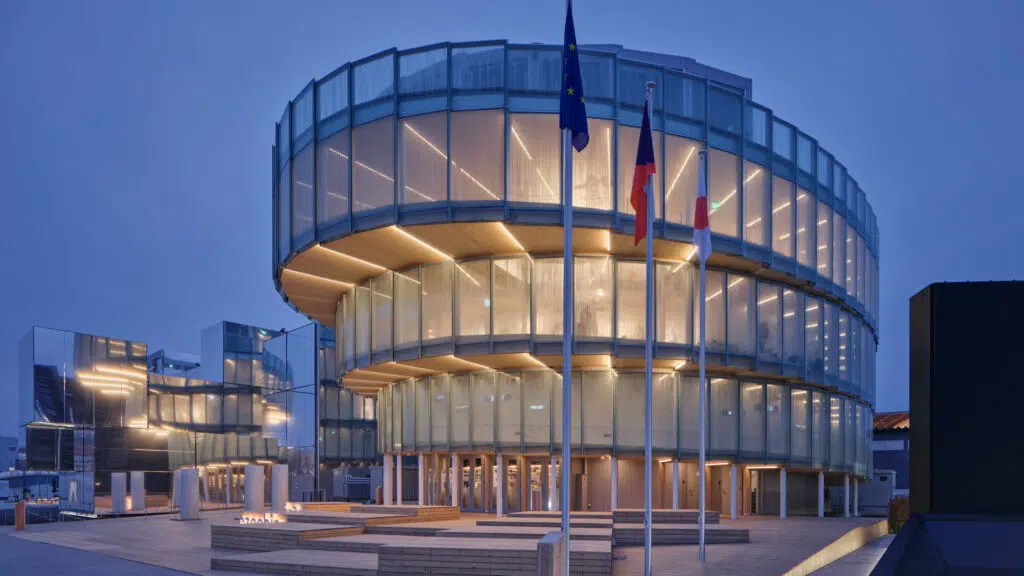 Custom glass installation / Czech Expo Pavilion / Project