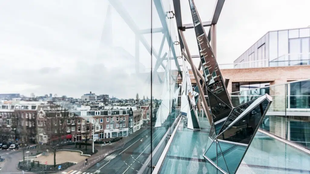 Custom glass installation / Crystal Growth / Project