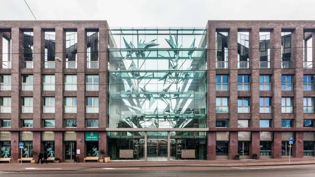 Custom glass installation / Crystal Growth / Project