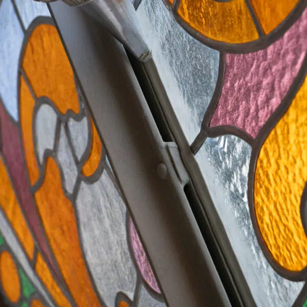 Where glass holds the memory of light